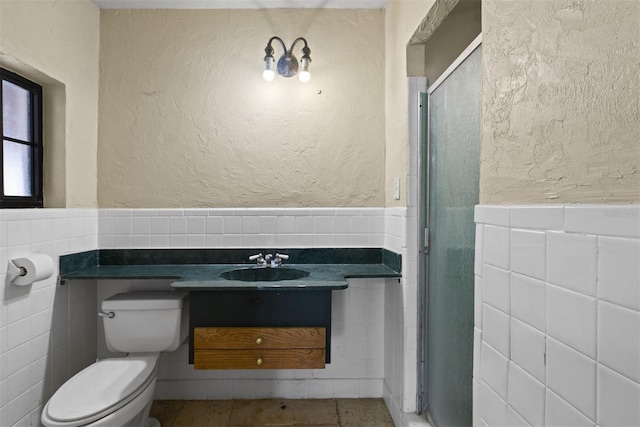 4420 Conway Gardens Rd, Orlando, FL 32806 - full bath with tile walls, toilet, a shower stall, wainscoting, and vanity