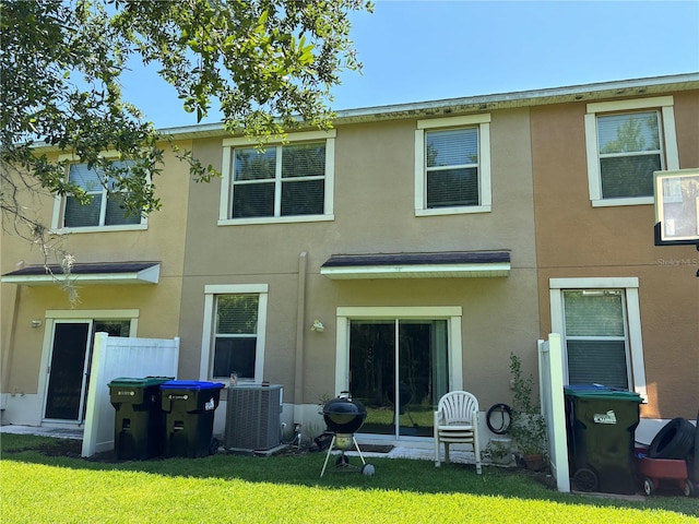 11187 Savannah Landing Cir, Orlando, FL 32832 - back of property featuring stucco siding, central AC, and a lawn