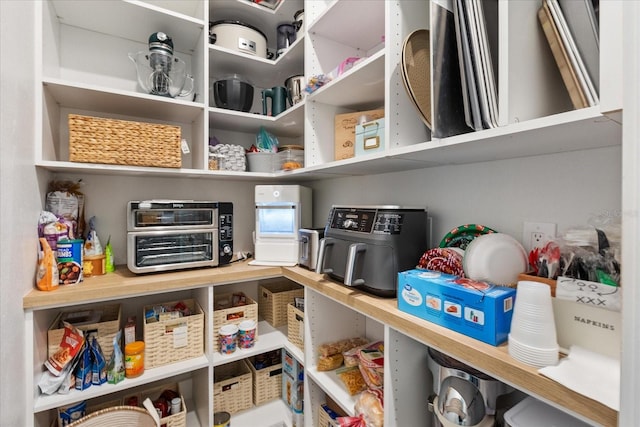 2340 Standing Rock Cir, Oakland, FL 34787 - view of pantry