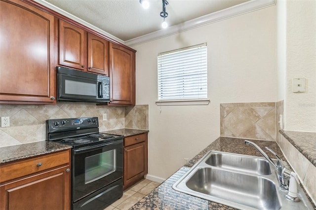 909 Charo Pkwy Unit 1011, Davenport, FL 33897 - kitchen with black appliances, a sink, decorative backsplash, light tile patterned floors, and ornamental molding