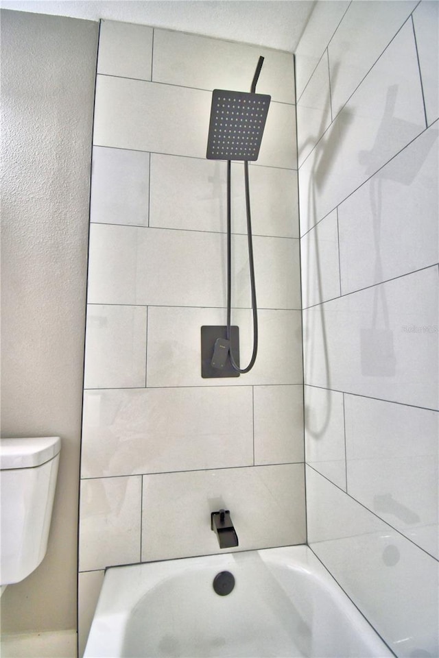 7504 Willow Wisp Dr E, Lakeland, FL 33810 - full bath featuring shower / bathtub combination and toilet