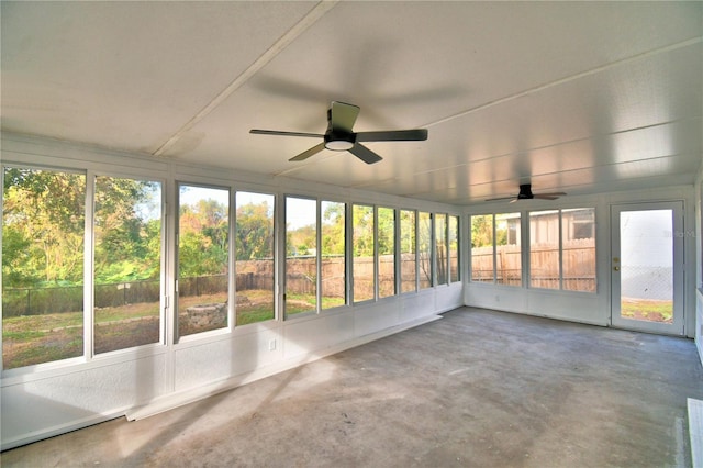7504 Willow Wisp Dr E, Lakeland, FL 33810 - unfurnished sunroom featuring a ceiling fan