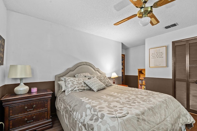 310 E Gulley Ave, Oakland, FL 34760 - bedroom with wood finished floors, a closet, a textured ceiling, and ceiling fan