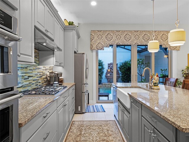 8818 Bismarck Palm Dr, Winter Garden, FL 34787 - kitchen featuring gray cabinets, appliances with stainless steel finishes, a sink, tasteful backsplash, and recessed lighting