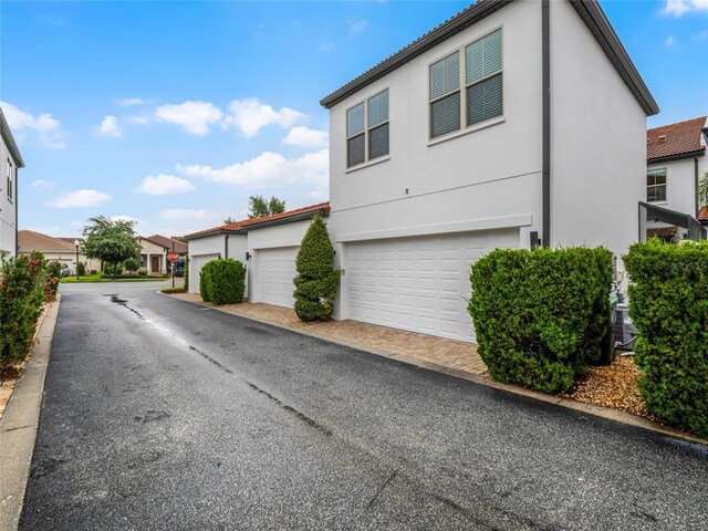 8818 Bismarck Palm Dr, Winter Garden, FL 34787 - view of side of home with stucco siding