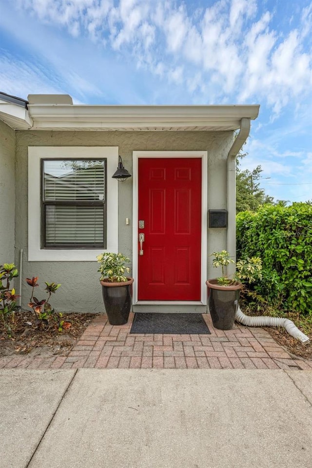 1021 N Forest Ave, Orlando, FL 32803 - property entrance with stucco siding