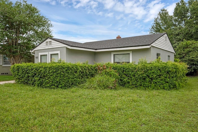 1021 N Forest Ave, Orlando, FL 32803 - view of side of property featuring a yard, stucco siding, and a shingled roof