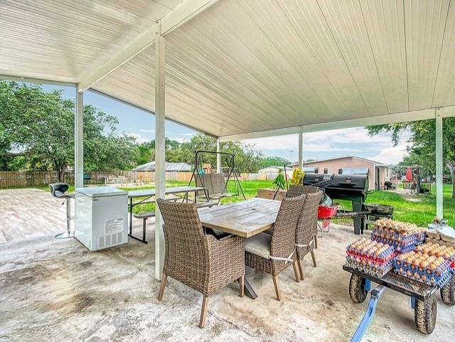 516 Petes Ln, Davenport, FL 33837 - fenced backyard featuring a patio area and outdoor dining area