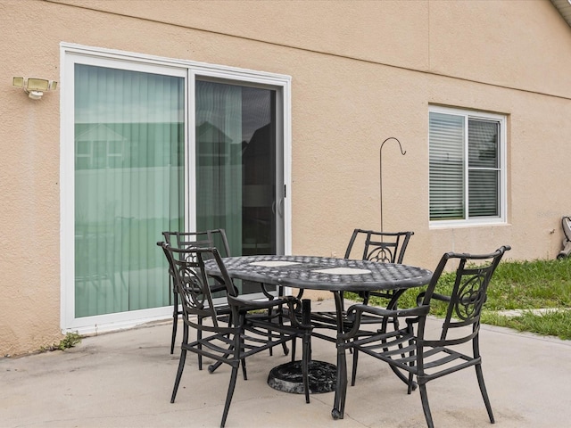 204 Cotswold Cir, Davenport, FL 33837 - view of patio / terrace featuring outdoor dining space