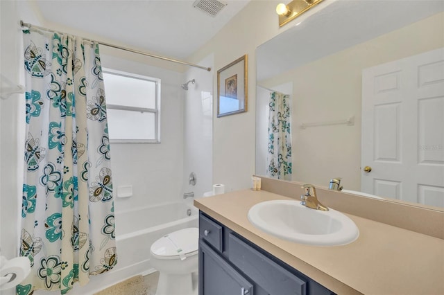 8622 La Isla Dr, Kissimmee, FL 34747 - full bathroom featuring vanity, shower / tub combo with curtain, and toilet