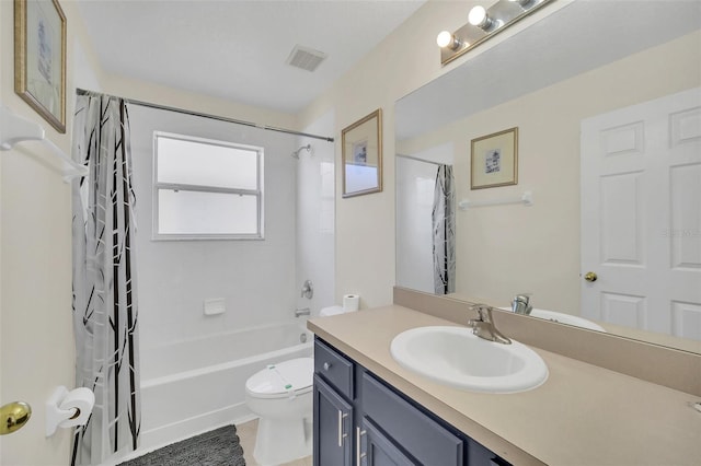 8622 La Isla Dr, Kissimmee, FL 34747 - bathroom with vanity, shower / bath combination with curtain, and toilet