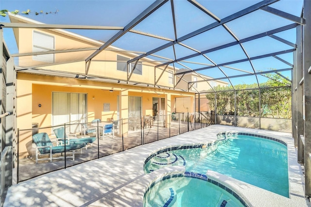 8622 La Isla Dr, Kissimmee, FL 34747 - view of pool with a patio, a pool with connected hot tub, a ceiling fan, and a lanai
