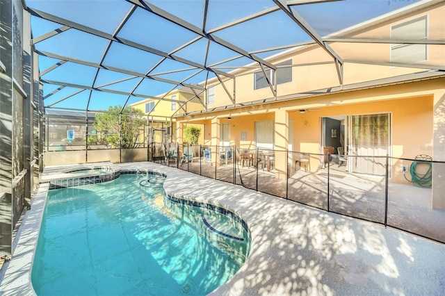 8622 La Isla Dr, Kissimmee, FL 34747 - view of pool featuring a patio, a pool with connected hot tub, a ceiling fan, and a lanai
