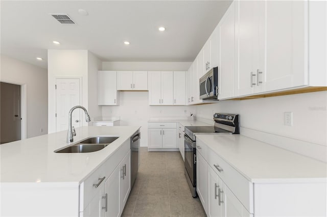 797 Lemon Ave, Fruitland Park, FL 34731 - kitchen with appliances with stainless steel finishes, a sink, white cabinets, an island with sink, and recessed lighting