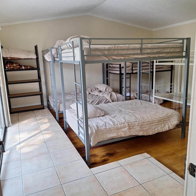 10012 Lake Louisa Rd, Clermont, FL 34711 - bedroom with wood finished floors, ornamental molding, lofted ceiling, and a textured ceiling