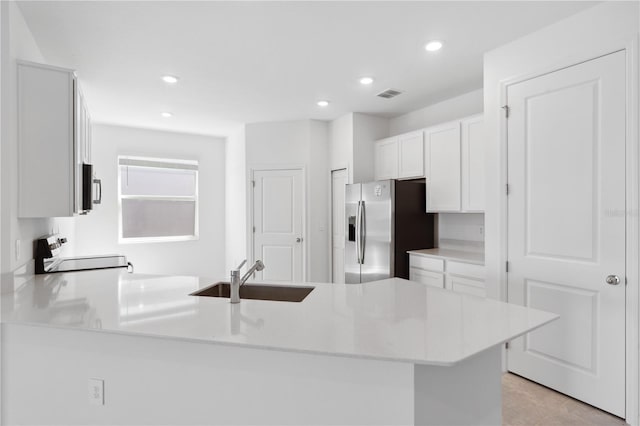 716 Daring Dr, Davenport, FL 33837 - kitchen with appliances with stainless steel finishes, a sink, a peninsula, recessed lighting, and white cabinets