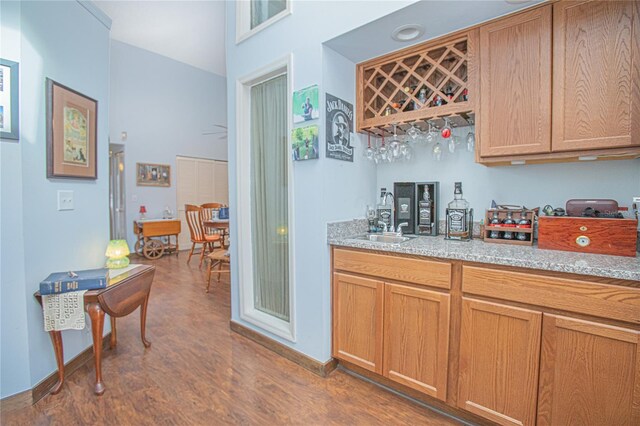 4545 Southfield Ave, Orlando, FL 32812 - indoor wet bar with wood finished floors