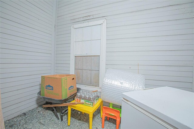 4545 Southfield Ave, Orlando, FL 32812 - exterior view of a jacuzzi and fridge