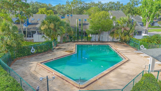 4545 Southfield Ave, Orlando, FL 32812 - community pool with a patio area
