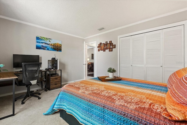 1126 Villa Ln Unit 91, Apopka, FL 32712 - carpeted bedroom featuring ornamental molding, a closet, an office area, and a textured ceiling