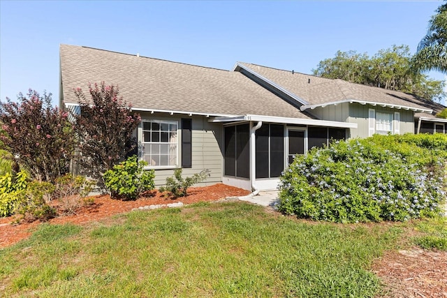 1126 Villa Ln Unit 91, Apopka, FL 32712 - rear view of property with roof with shingles, a sunroom, and a lawn