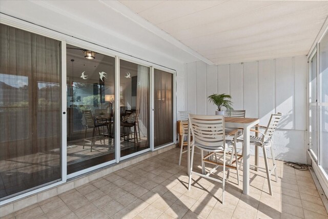 1126 Villa Ln Unit 91, Apopka, FL 32712 - sunroom with outdoor dining space and tile patterned floors