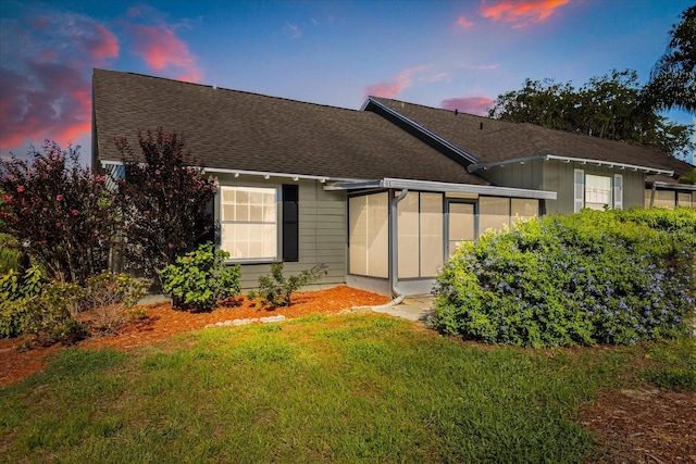 1126 Villa Ln Unit 91, Apopka, FL 32712 - rear view of house featuring roof with shingles and a lawn