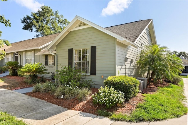 1126 Villa Ln Unit 91, Apopka, FL 32712 - view of front of house with roof with shingles