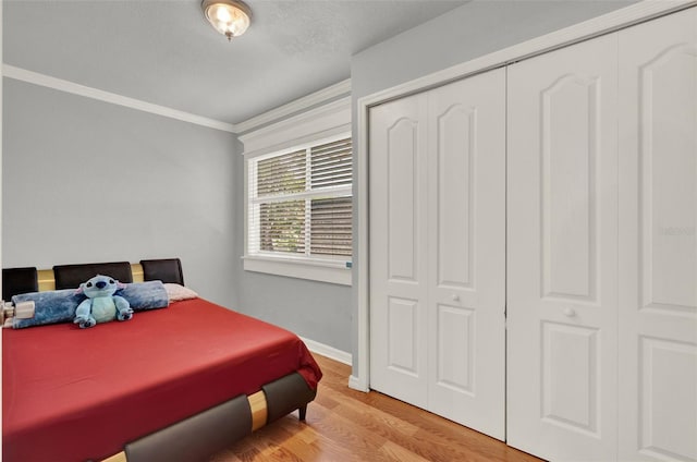 1940 S Conway Rd Unit 8, Orlando, FL 32812 - bedroom featuring light wood-style flooring, crown molding, and a closet