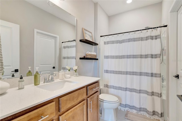 2335 Green Symphony Pl, Oviedo, FL 32765 - full bath featuring vanity, a shower with shower curtain, and recessed lighting