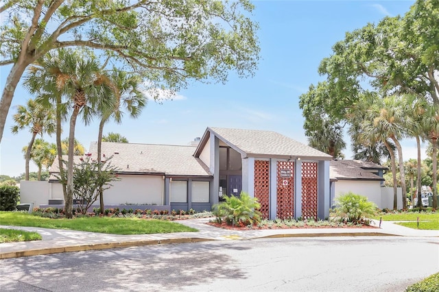 14 Escondido Ct Unit 134, Altamonte Springs, FL 32701 - view of front of property featuring stucco siding and roof with shingles