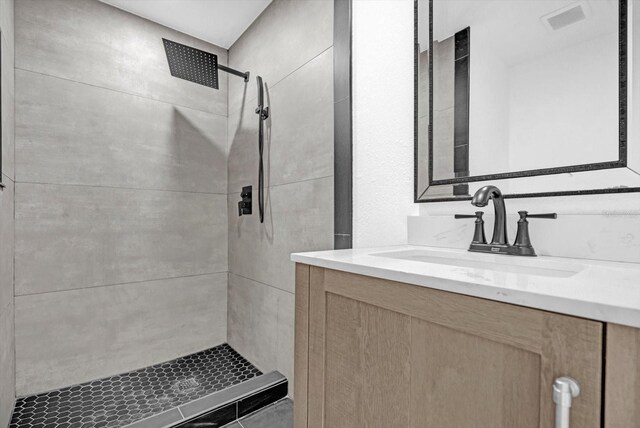 906 Kensington Dr, Orlando, FL 32808 - bathroom with tiled shower and vanity