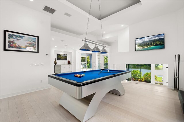9138 Great Heron Cir, Orlando, FL 32836 - recreation room featuring light wood-style flooring, billiards, recessed lighting, and a high ceiling