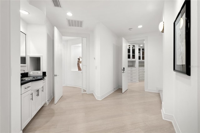 9138 Great Heron Cir, Orlando, FL 32836 - hall featuring light wood finished floors and recessed lighting