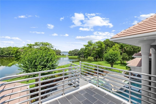 9138 Great Heron Cir, Orlando, FL 32836 - balcony featuring a water view