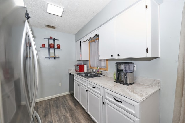 881 Cedar Cir, Tavares, FL 32778 - kitchen featuring freestanding refrigerator, a sink, a textured ceiling, dark wood-style floors, and light countertops