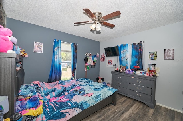 881 Cedar Cir, Tavares, FL 32778 - bedroom featuring a textured ceiling, wood finished floors, and ceiling fan