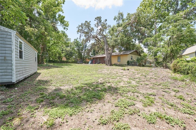 881 Cedar Cir, Tavares, FL 32778 - view of yard featuring view of scattered trees