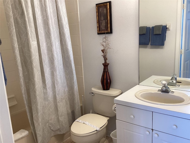 2305 Butterfly Palm Way Unit 304, Kissimmee, FL 34747 - bathroom with toilet, vanity, and shower / tub combo with curtain