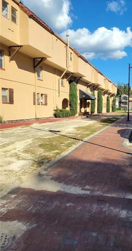 914 SW 8th Ave Unit 14, Gainesville, FL 32601 - surrounding community with a residential view