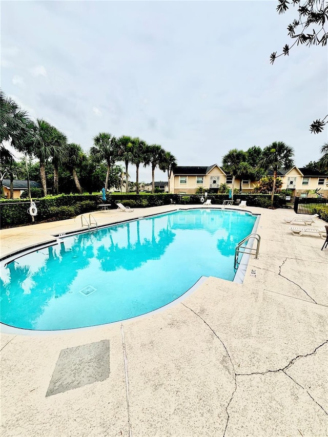 9918 Turf Way Unit 5, Orlando, FL 32837 - community pool with a patio area