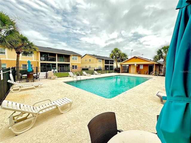 9918 Turf Way Unit 5, Orlando, FL 32837 - community pool with a patio area