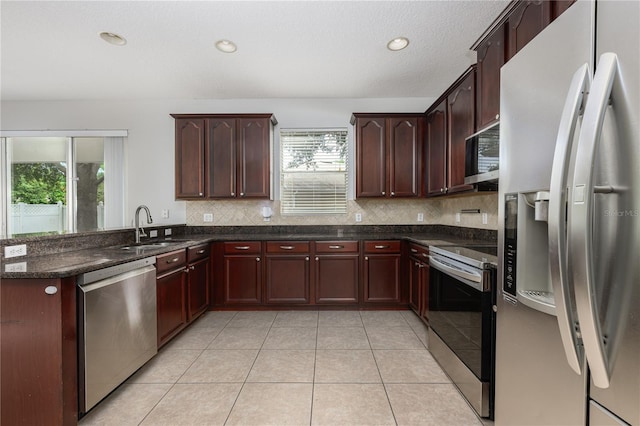 809 Kazaros Cir, Ocoee, FL 34761 - kitchen with appliances with stainless steel finishes, a sink, plenty of natural light, tasteful backsplash, and recessed lighting
