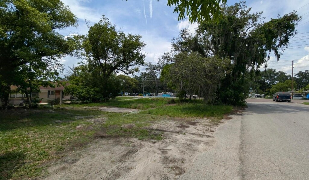 4945 Court St, Zephyrhills, FL 33541 - photo 2