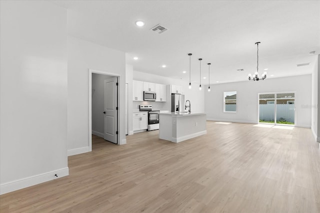 14915 SW 39th Cir, Ocala, FL 34473 - unfurnished living room featuring a chandelier, recessed lighting, baseboards, and light wood-style floors