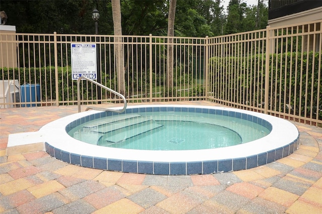 620 Glenwood Ct Unit 79, Altamonte Springs, FL 32714 - view of pool featuring a community hot tub
