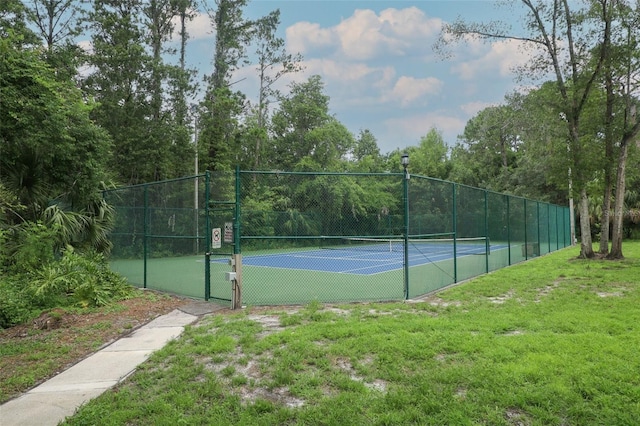 620 Glenwood Ct Unit 79, Altamonte Springs, FL 32714 - view of tennis court with a gate