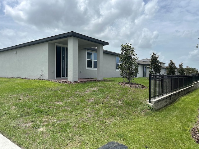 1345 Griffon Ave, Lake Alfred, FL 33850 - back of property with stucco siding