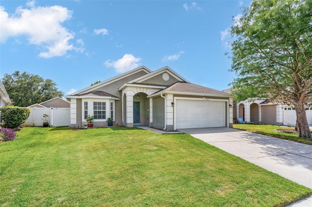 2913 Wilshire Rd, Clermont, FL 34714 - single story home featuring stucco siding, an attached garage, and concrete driveway