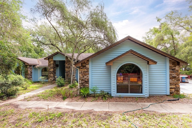 4933 Round Lake Rd, Apopka, FL 32712 - view of front facade featuring stone siding